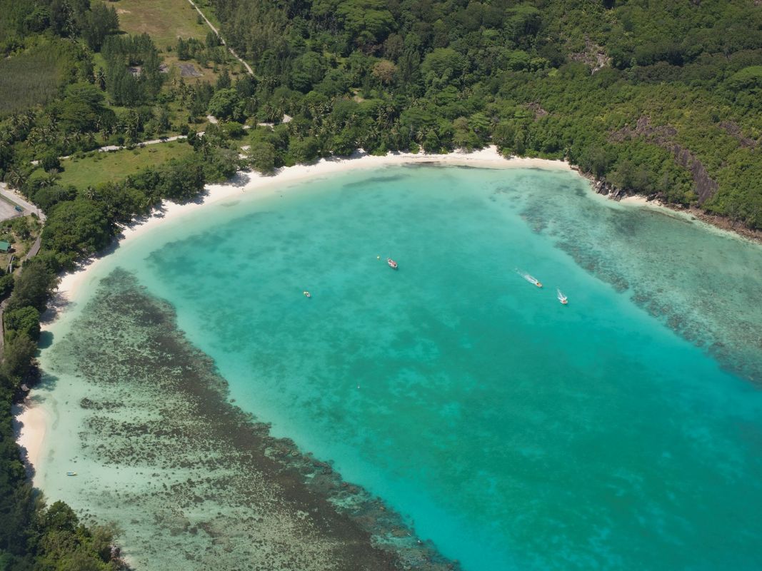 Пляж Порт-Лаунай