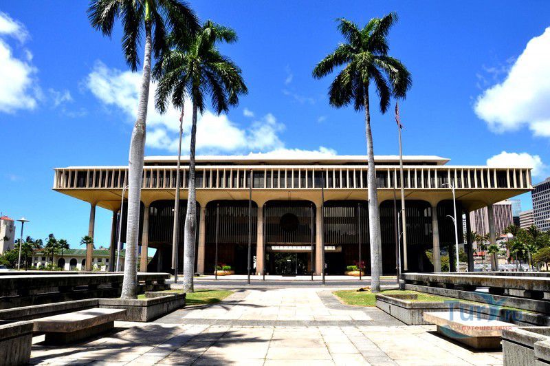 Капитолий штата Гавайи (Hawaii State Capitol) в Гонолулу