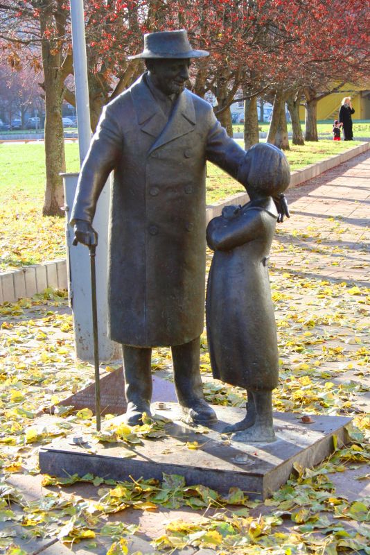 Памятник Цемаху Шабаду