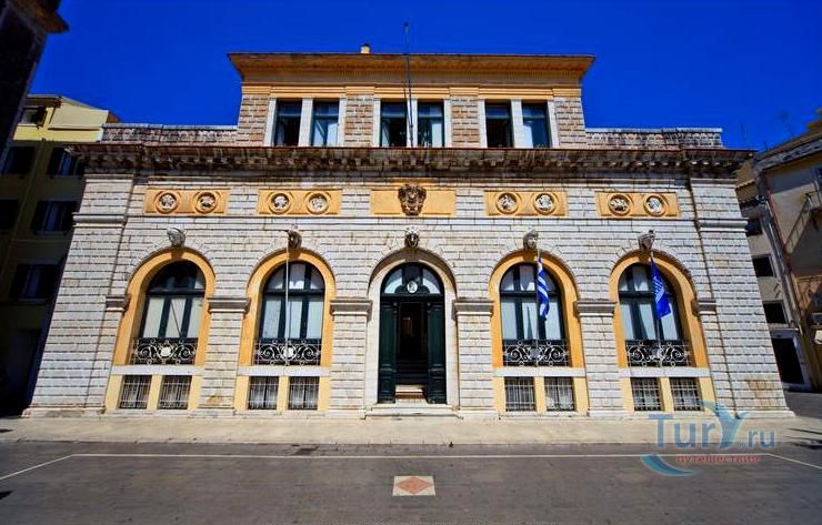 Здание театра Сан-Джакомо