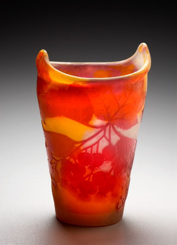 Выставка ИСКУССТВО, ЖИЗНЬ в музее декоративно-прикладного искусства