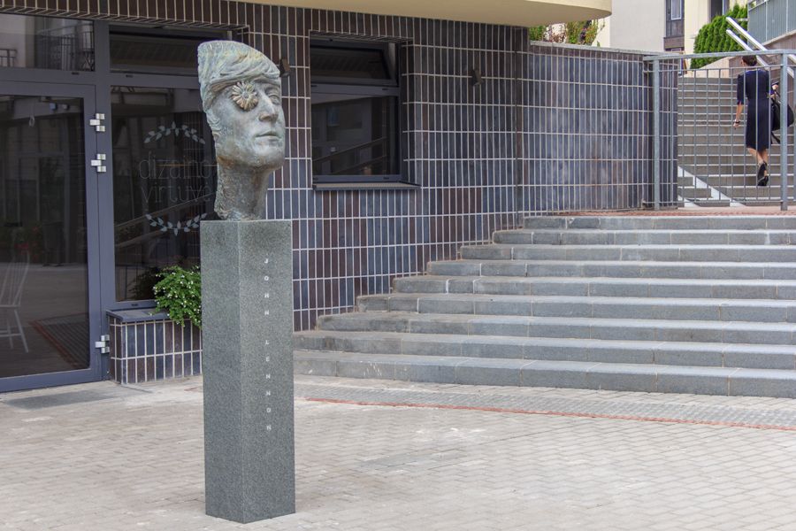 Памятник Джону Леннону