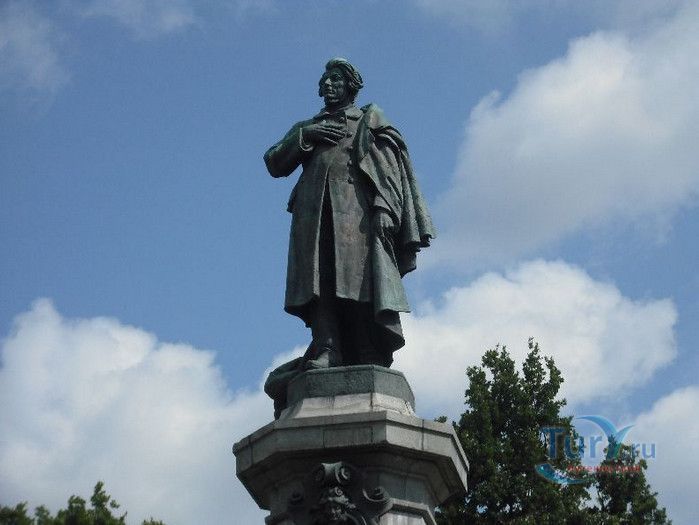 Памятник Адаму Мицкевичу