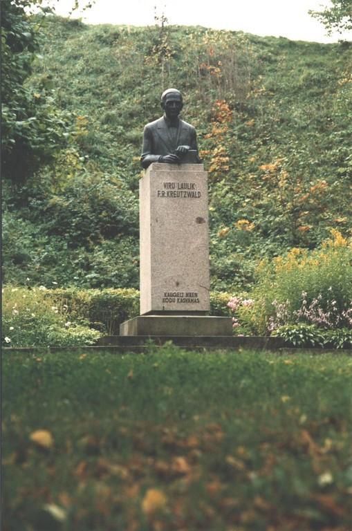 Памятник Фридриху Рейнгольду Крейцвальду в Раквере