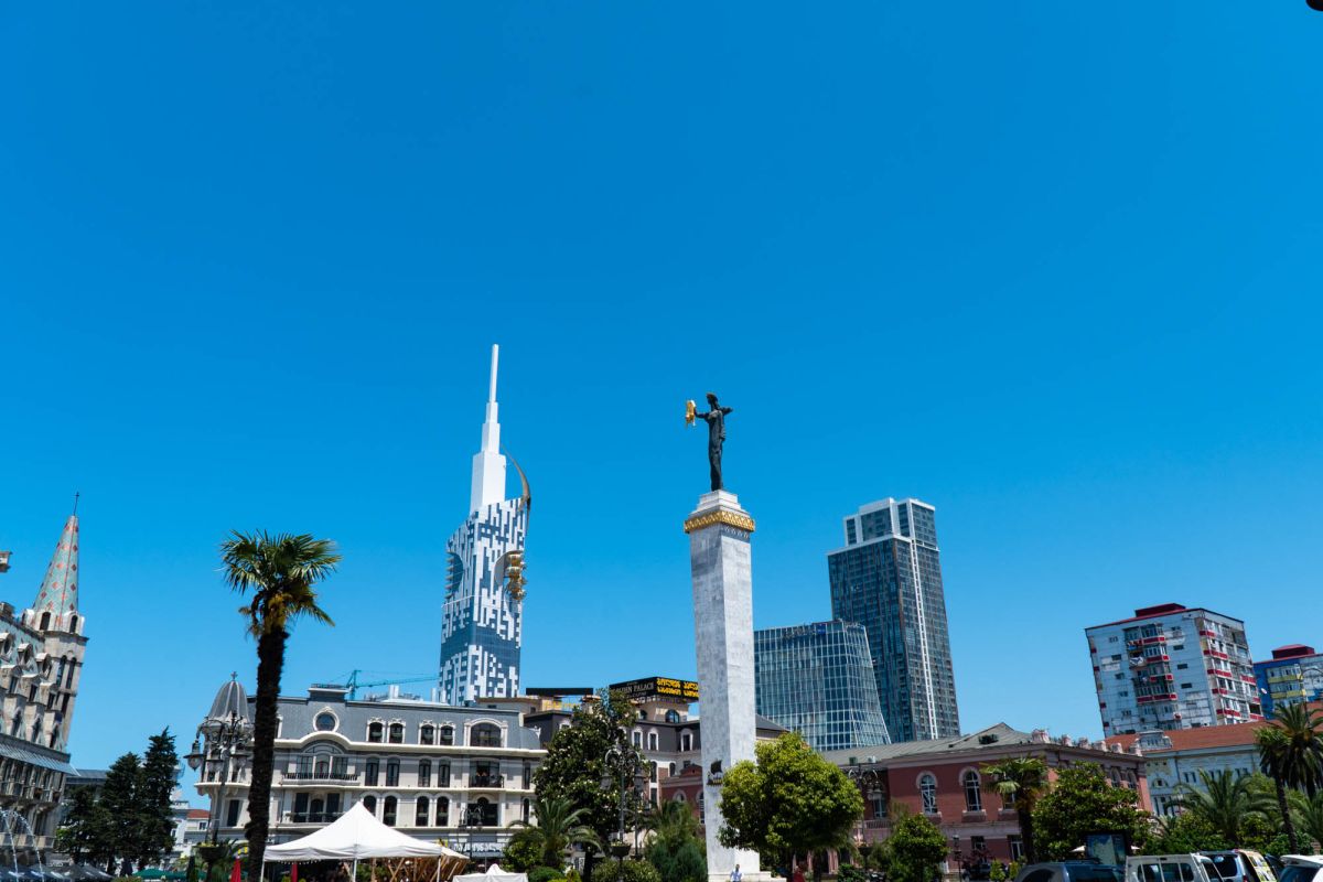 Статуя колхидской царевны Медеи