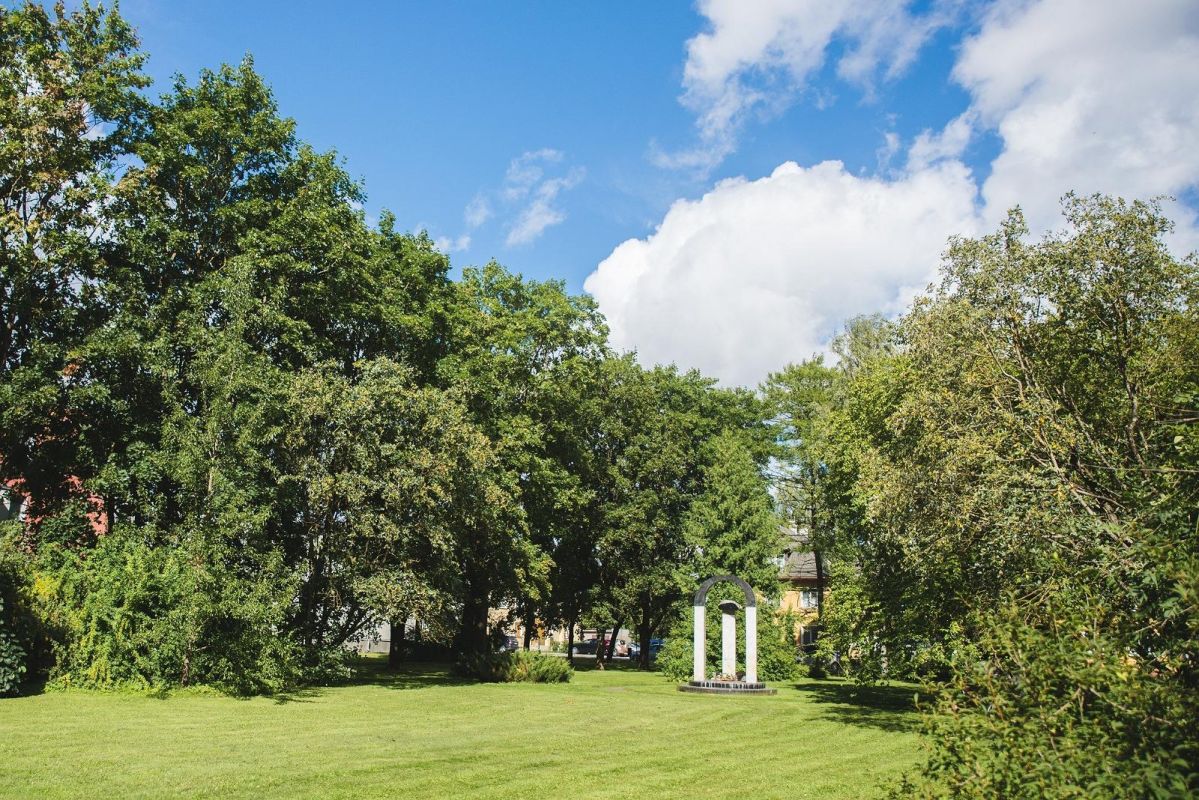 Памятный знак и парк Бетти Алвер