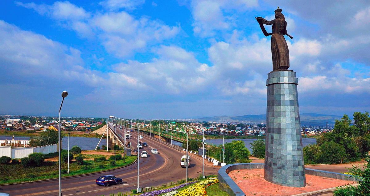 Скульптура Мать Бурятия в Улан-Уде