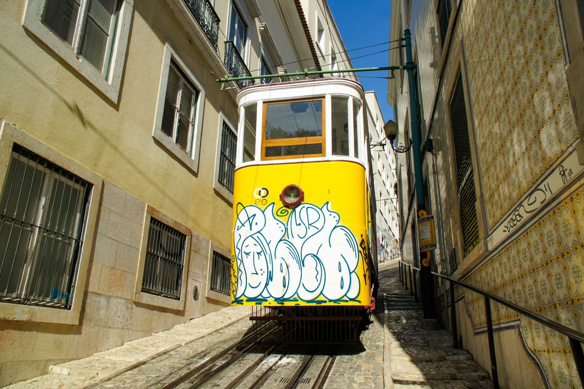 Фуникулёр Бика (Elevador da Bica)