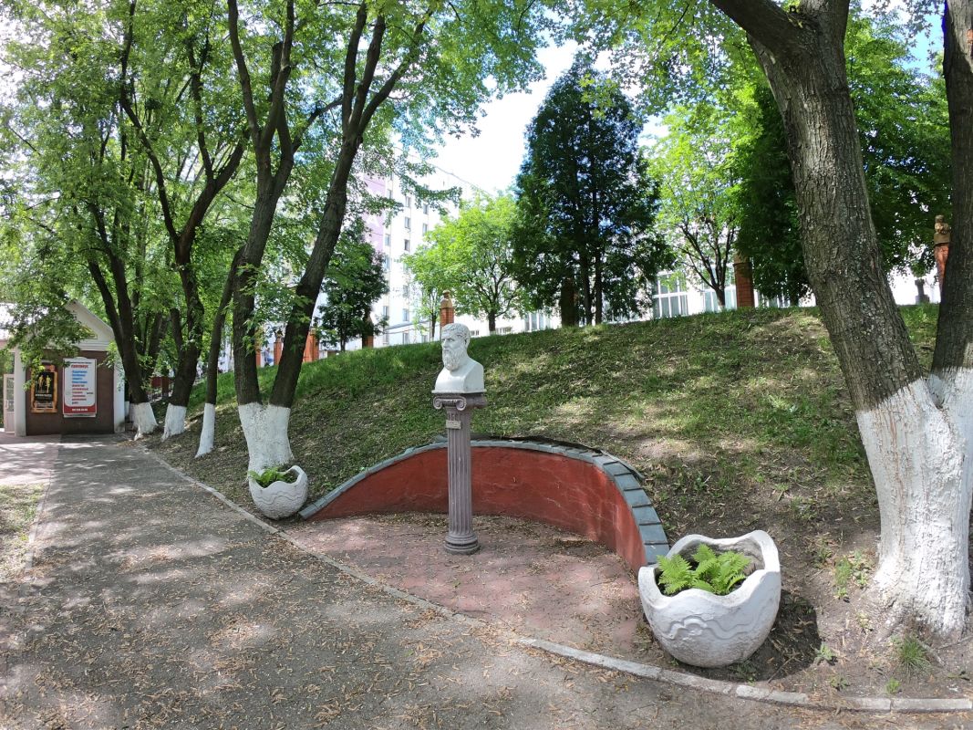 Древнегреческий сквер на территории МАУП