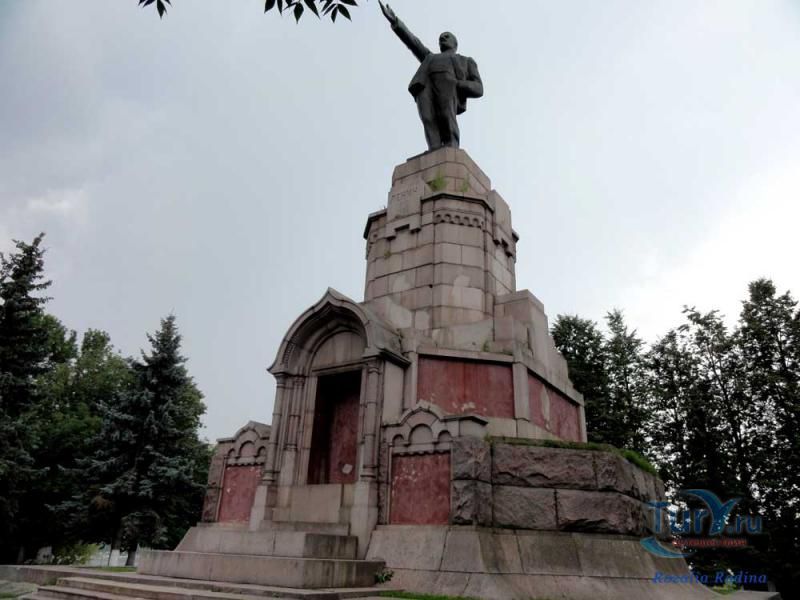 Необычный памятник В.И.Ленину в Костроме