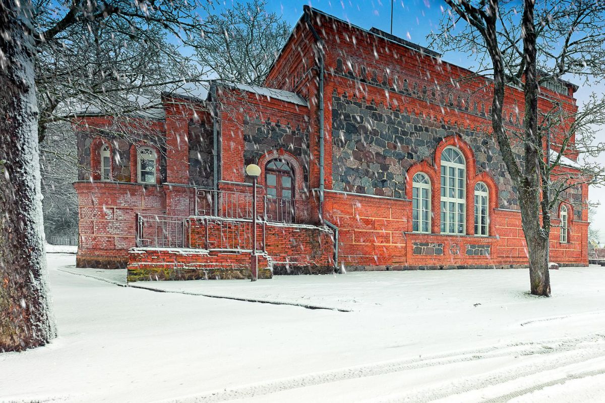 Церковно-камерный зал в Тырва