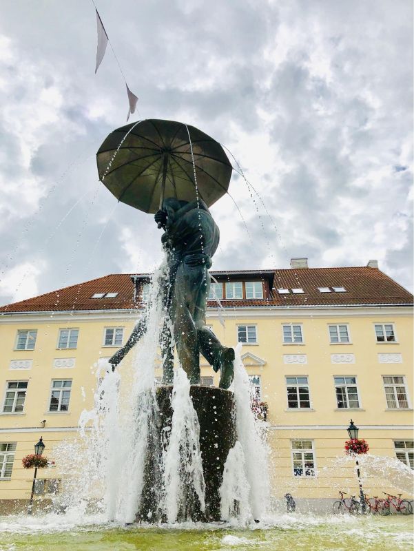 Скульптура с фонтаном 