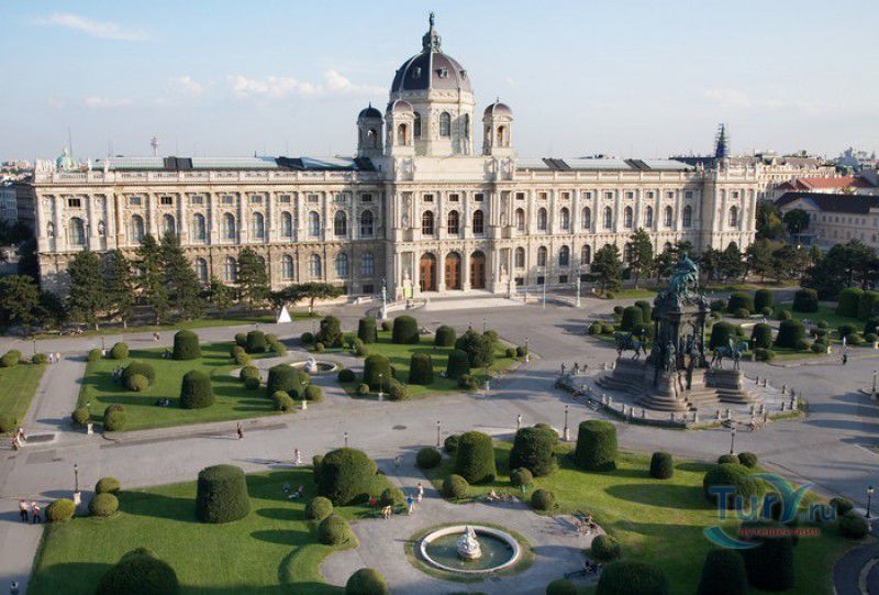 Площадь Марии Терезии