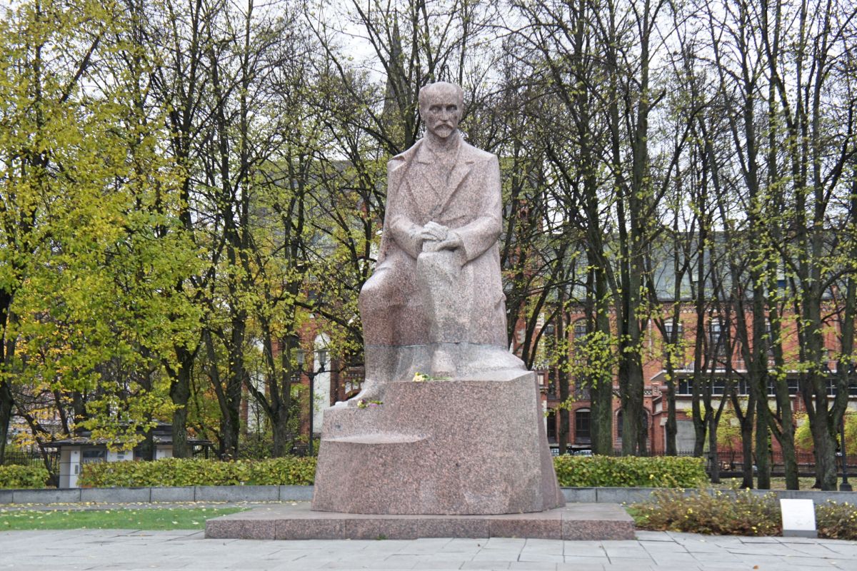 Памятник поэту Райнису