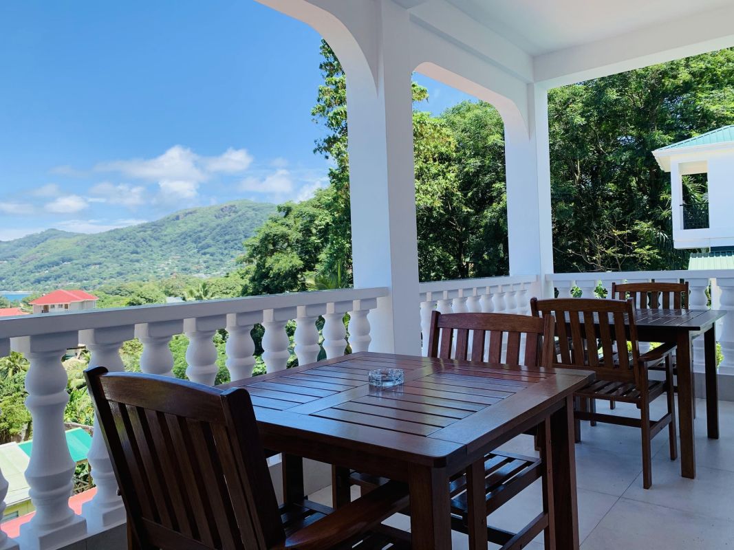 Oceanic View Apartments (Self-Catering)