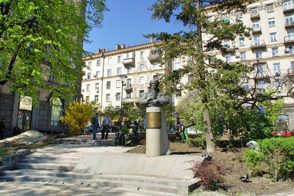 Памятник Махтумкули Фраги