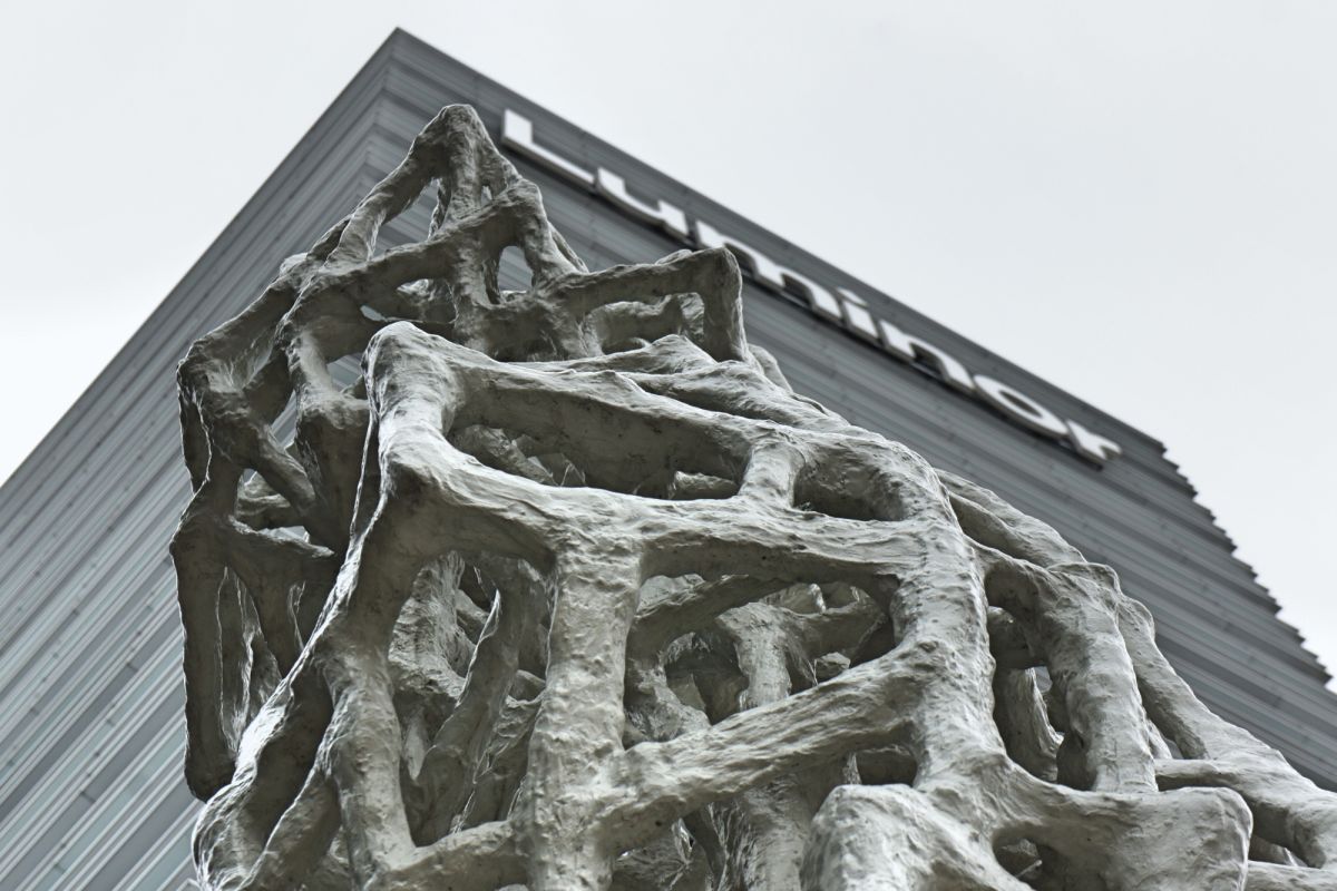 Скульптура у здания DNB