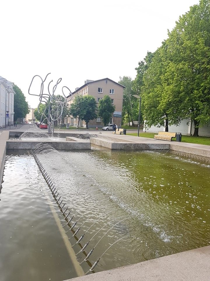 Памятник Юрию Лотману