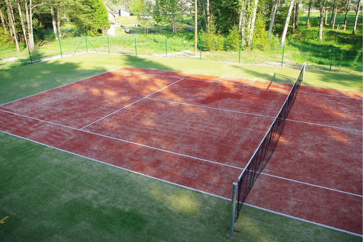 Теннисный корт в деревне отдыха Pidula Forell