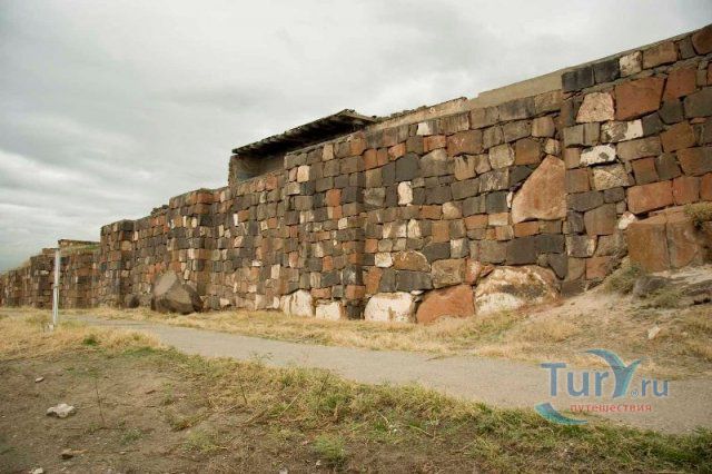 Крепость Эребуни