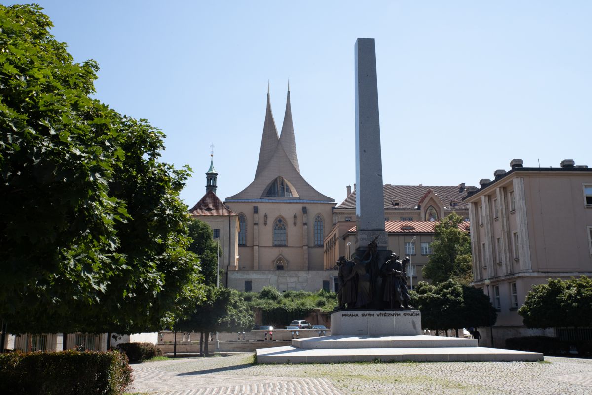 Монастырь на Слованах – Эмаузы (Эммаусский монастырь)