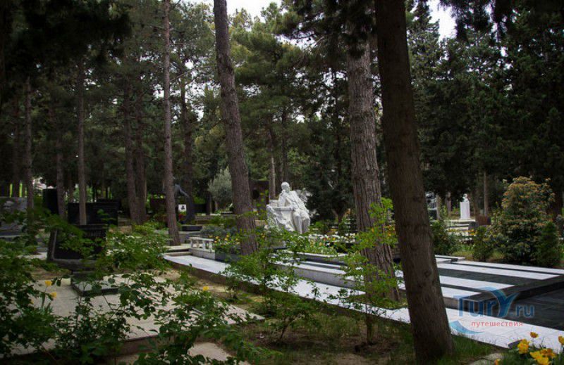Аллея почётного захоронения в Баку