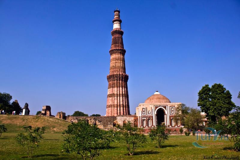 Кутуб Минар (Башня Победы)