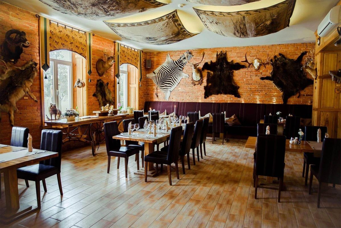 Охотничий зал отеля Metsis