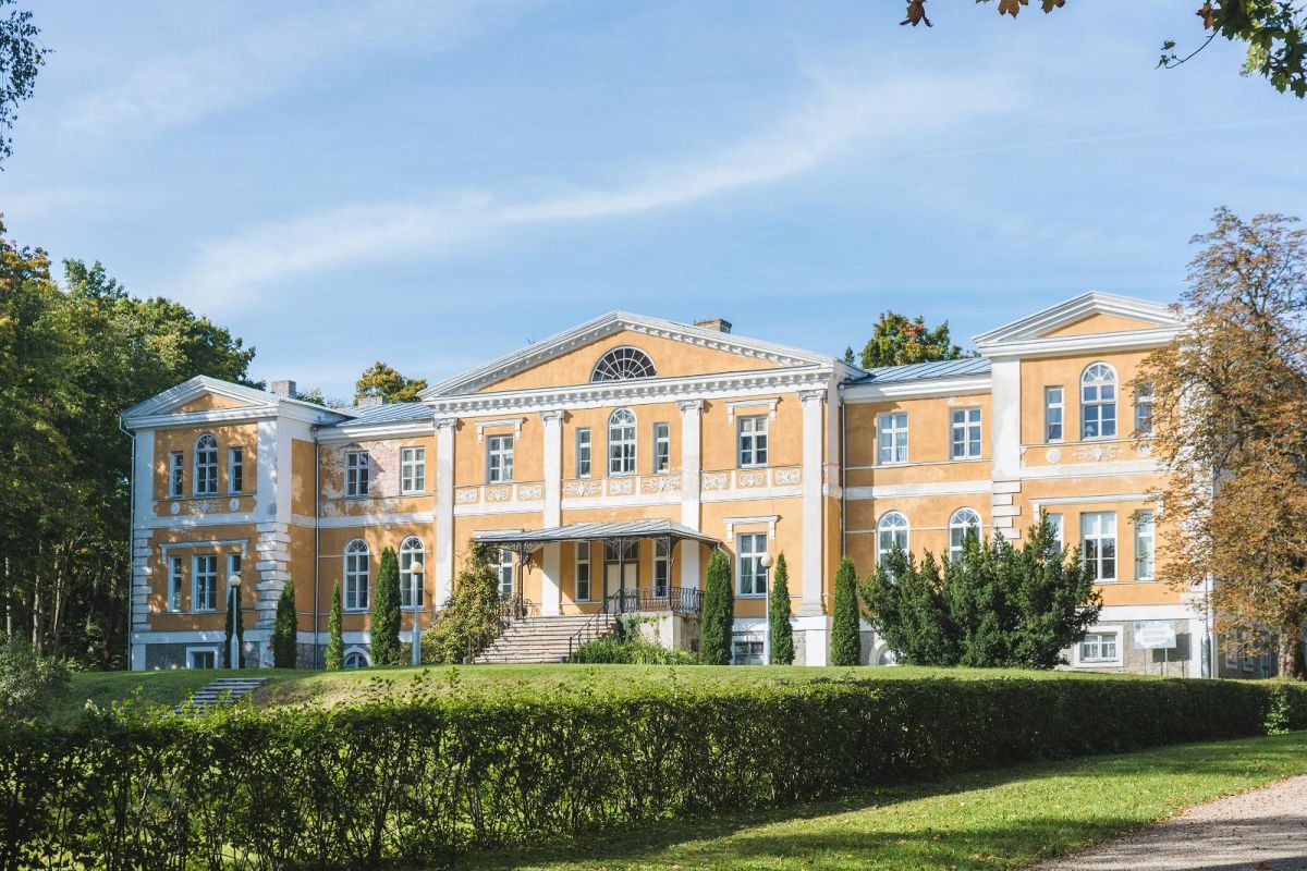 Куремааский дворец и парк