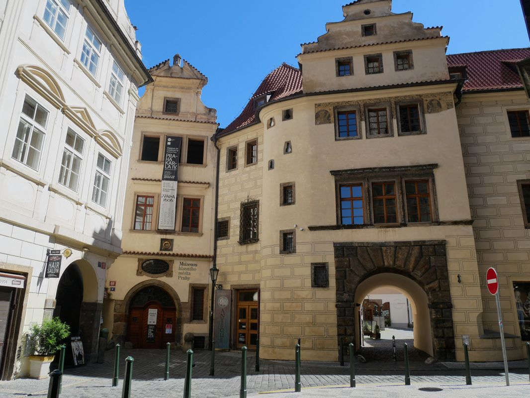 Дом У Золотого Кольца