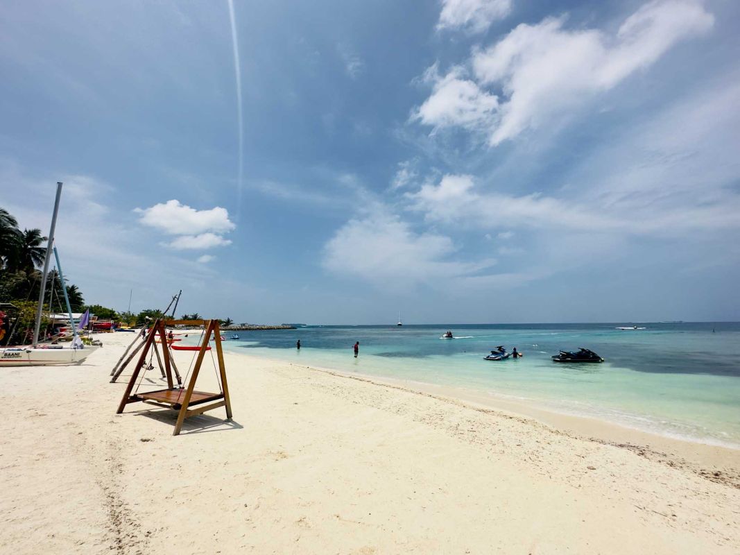 Северо-западный пляж Маафуши (пляж водных видов спорта)