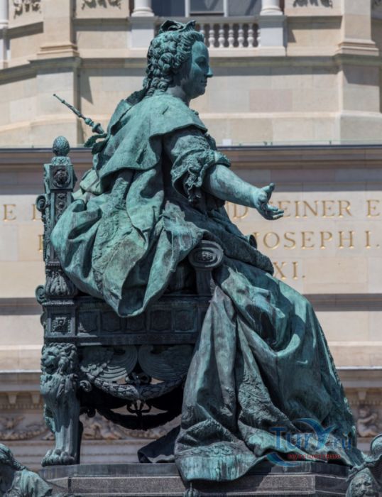 Памятник Марии Терезии