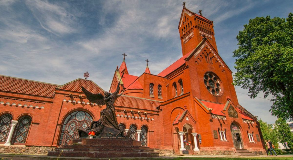 Костёл святых Симеона и Елены (Красный костёл)