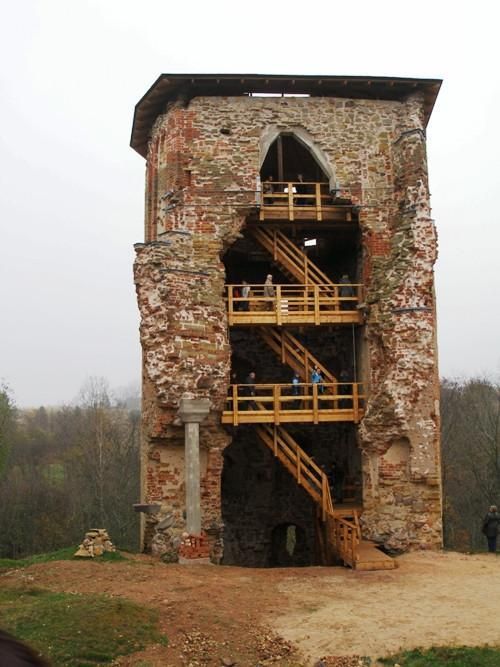 Развалины епископского замка Вастселийна