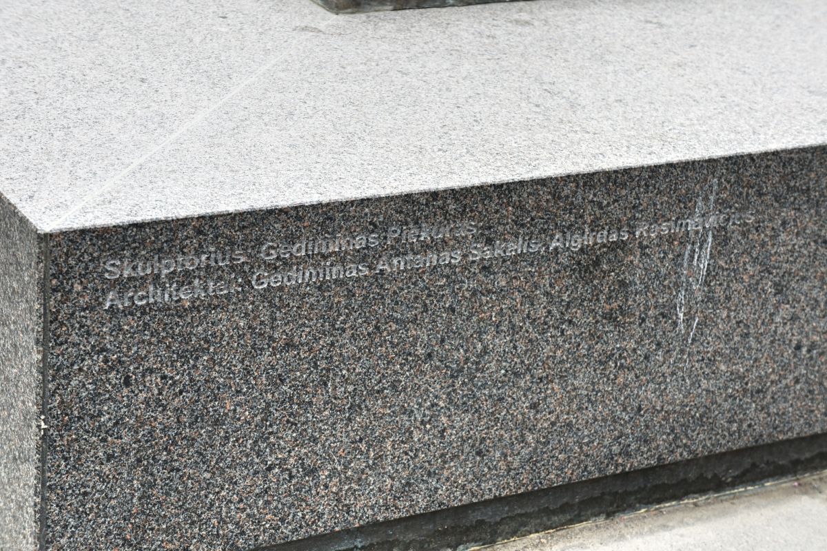 Памятник Йонасу Басанавичюсу