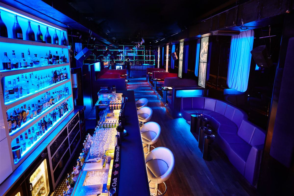 M1 Lounge