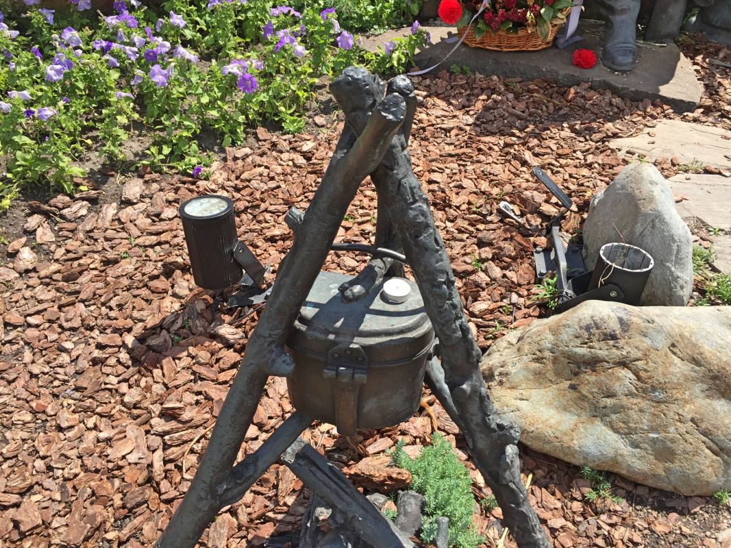 Памятник воинам-освободителям (ВОВ) возле станции метро «Минская»