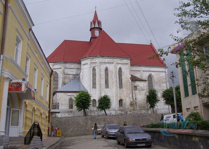 Костел Св.Петра и Павла в Бережанах