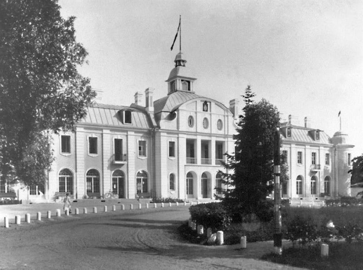 Светлый парк в Нарва-Йыэсуу