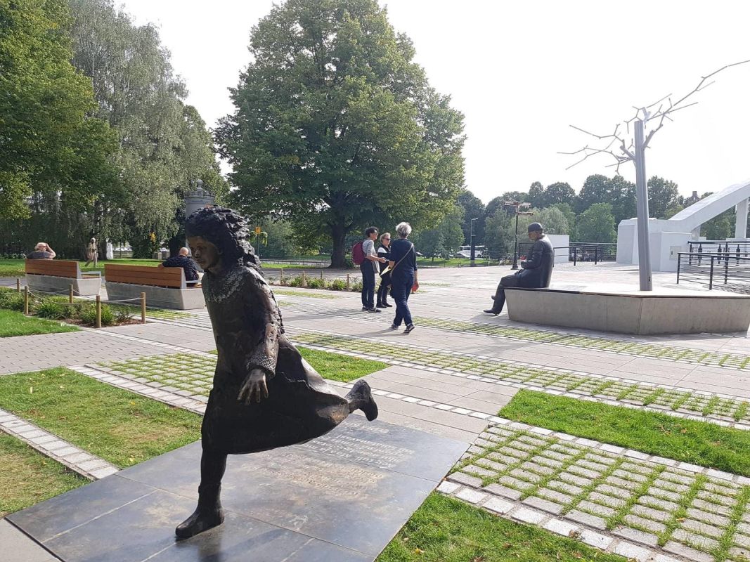 Мемориальная площадь Лидии Койдула и Йоханна Вольдемара Яннсена