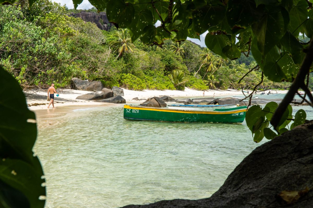 Баи Лазар Паблик Бич