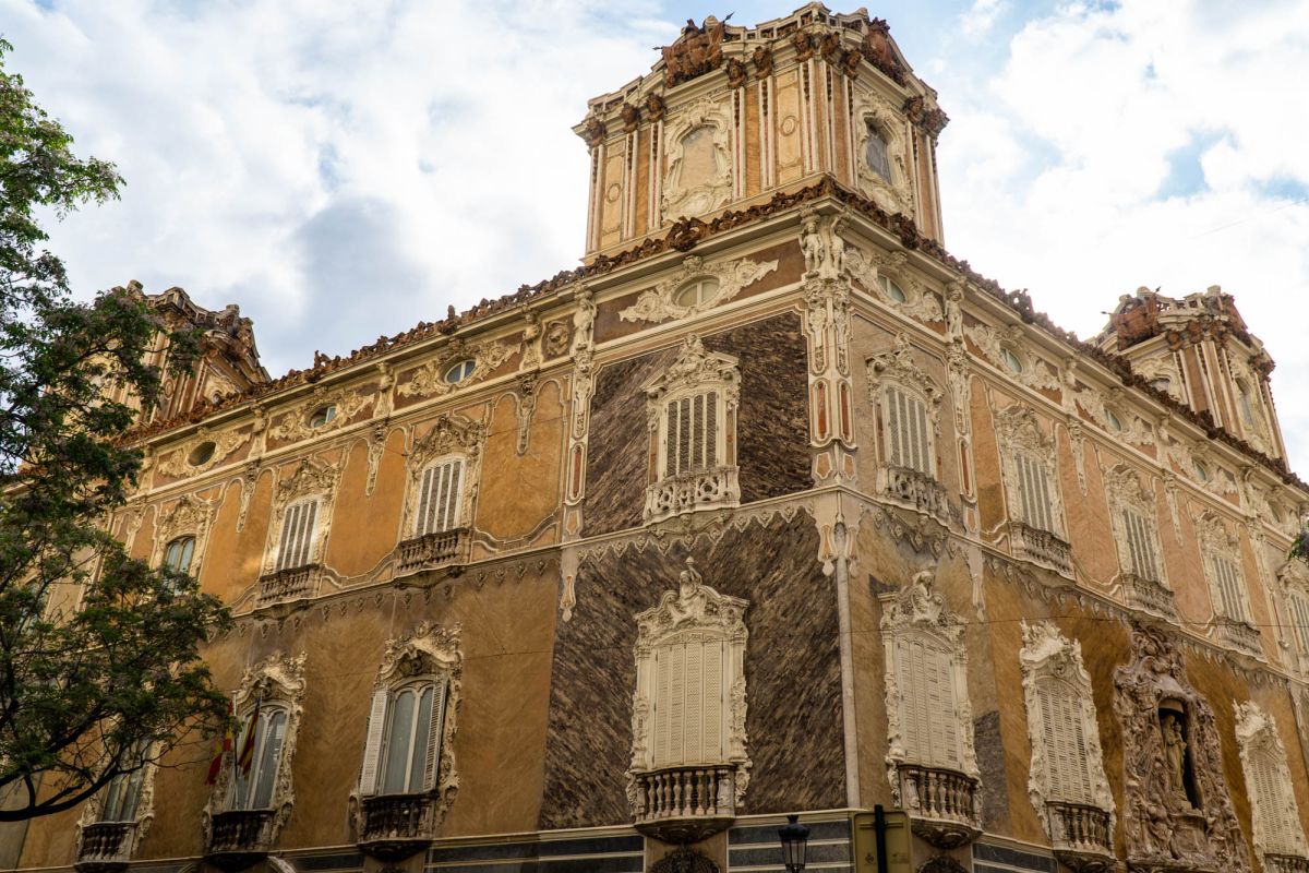 Дворец маркизов Дос-Агуас - Музей керамики