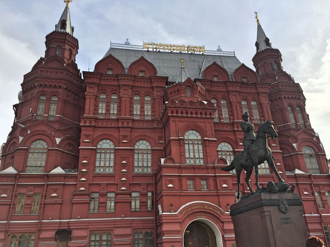 Памятник маршалу Жукову