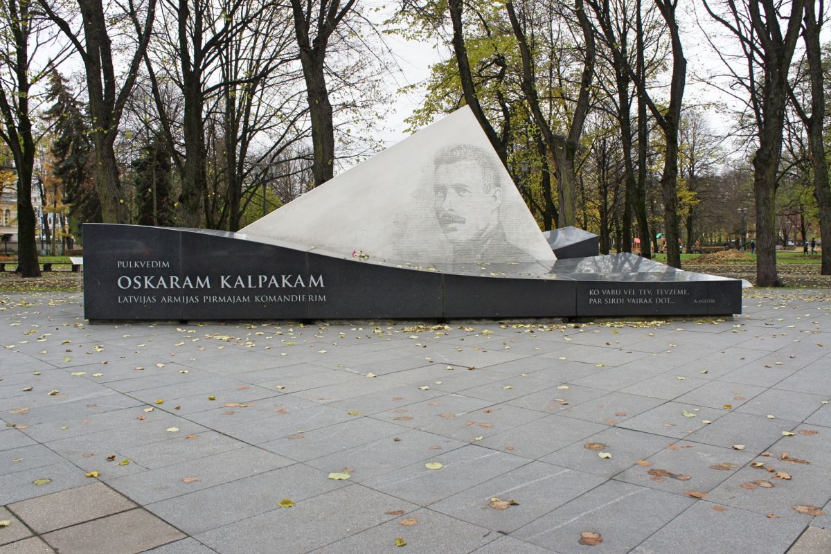 Памятник Оскару Калпаксу
