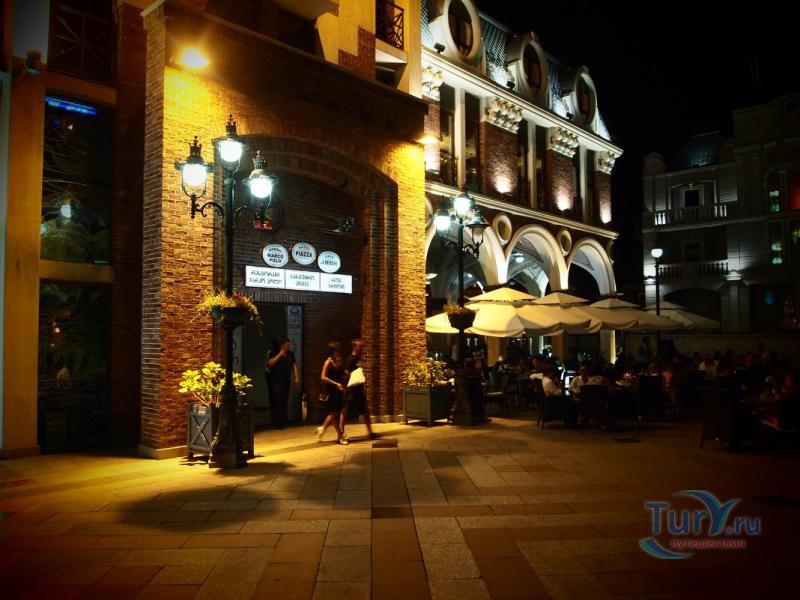 Площадь Пьяцца в Батуми