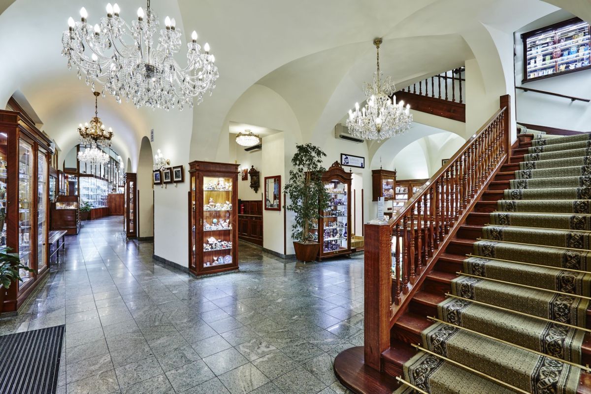 ERPET CRYSTAL * PORCELAIN * JEWELRY