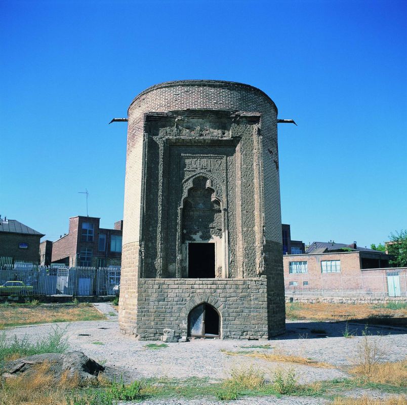 Башня Се Гонбадан