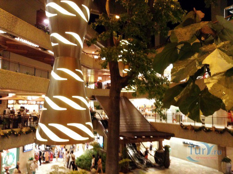 Шоппинг-центр Royal Hawaiian Center