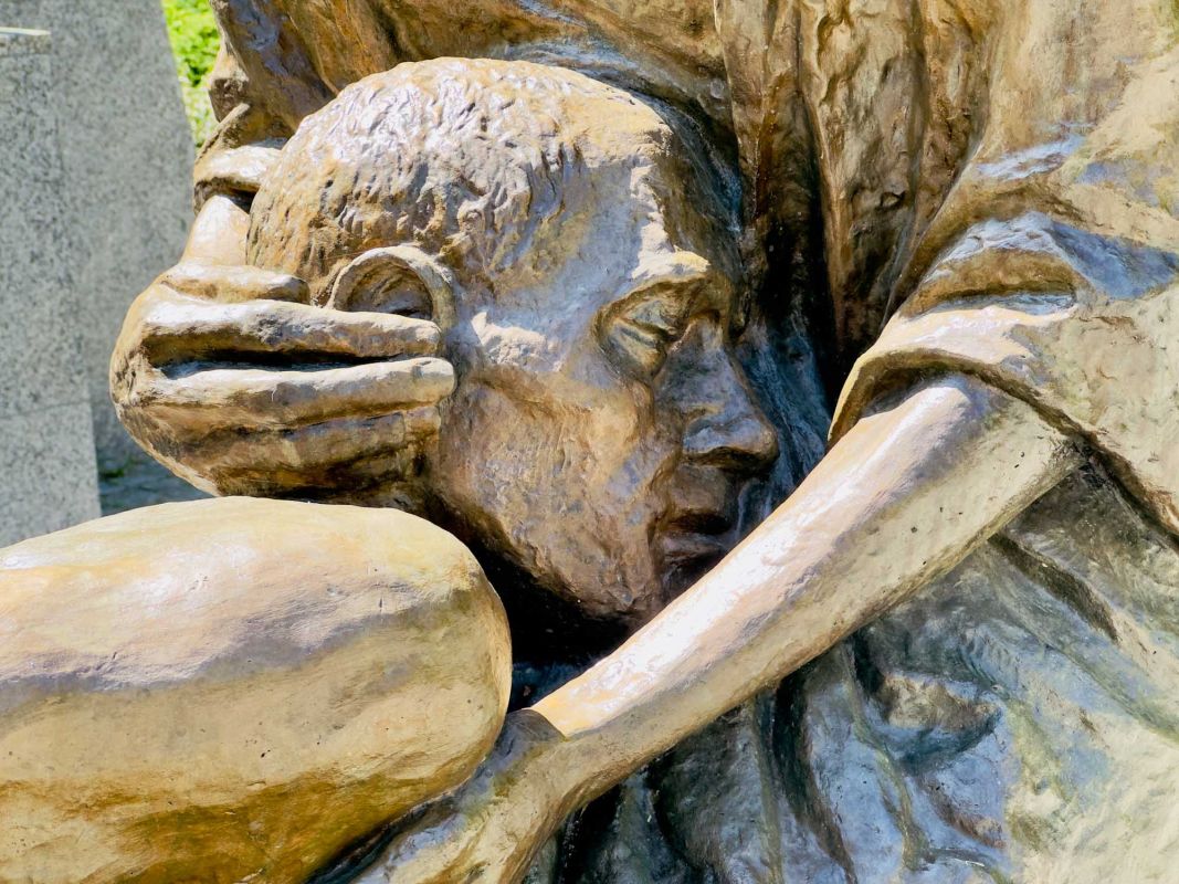 Памятник жертвам Катынского расстрела во Вроцлаве