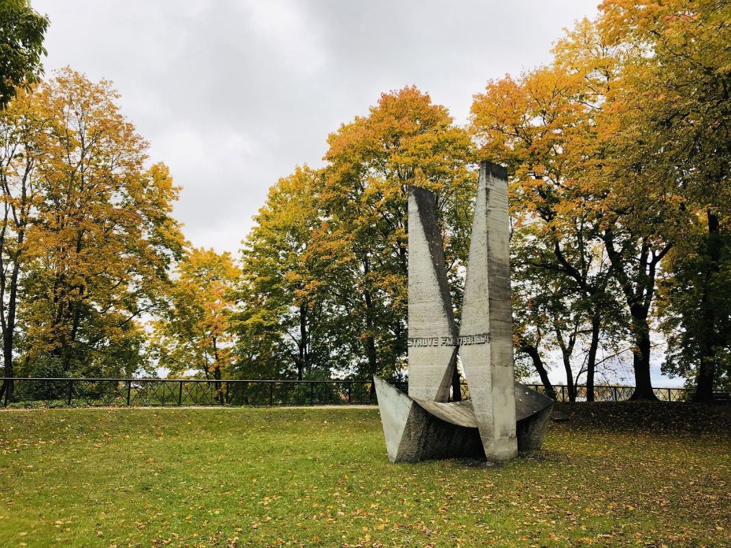 Монумент Фридриху Георгу Вильгельму Струве